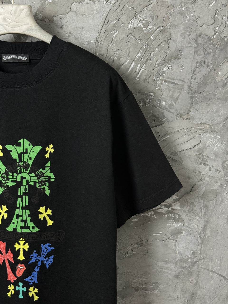 Classic short sleeved T-shirt with letter hot stamping technology