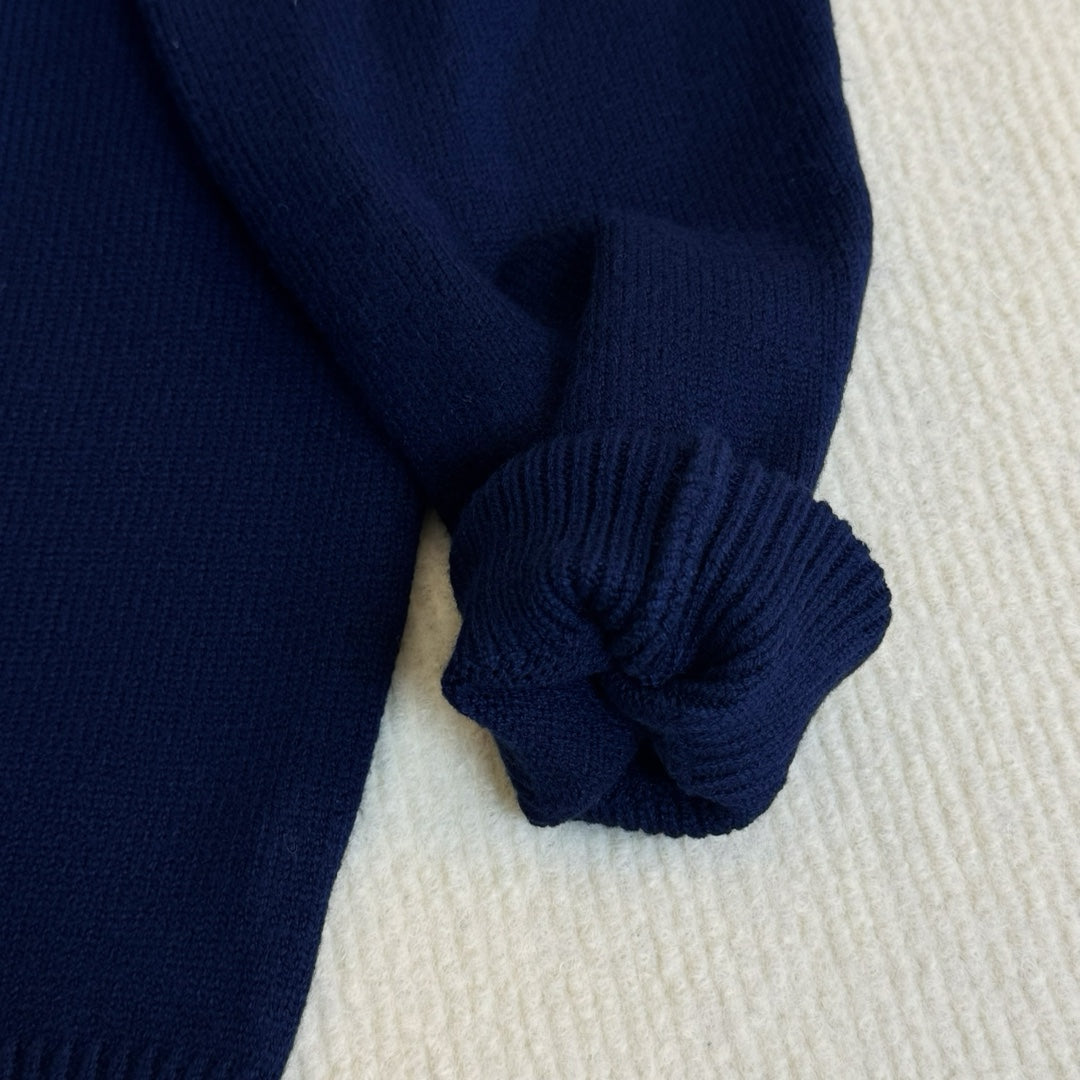 Letter pattern small logo knitted sweater