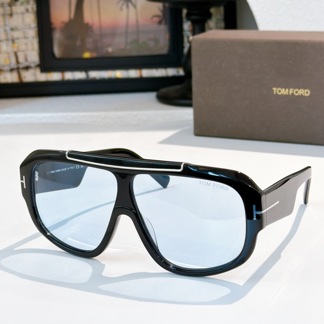 Large frame pilot sunglasses