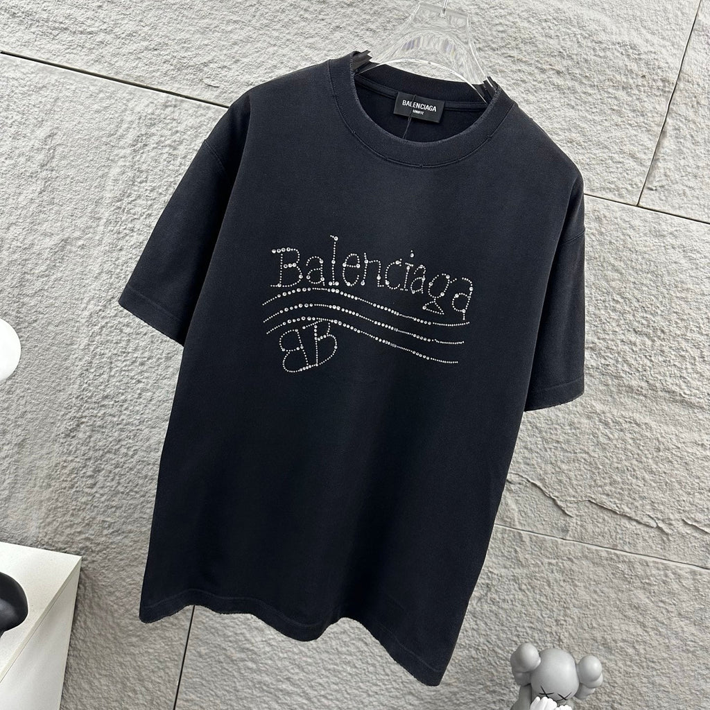 Wear and tear washed short sleeved T-shirt with distressed holes for both men and women