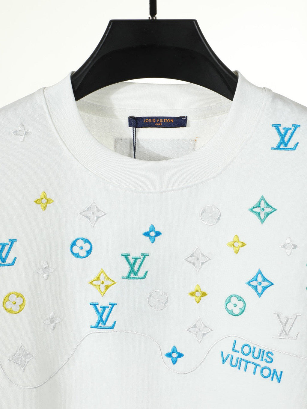 Contrast embroidered short sleeved shirt