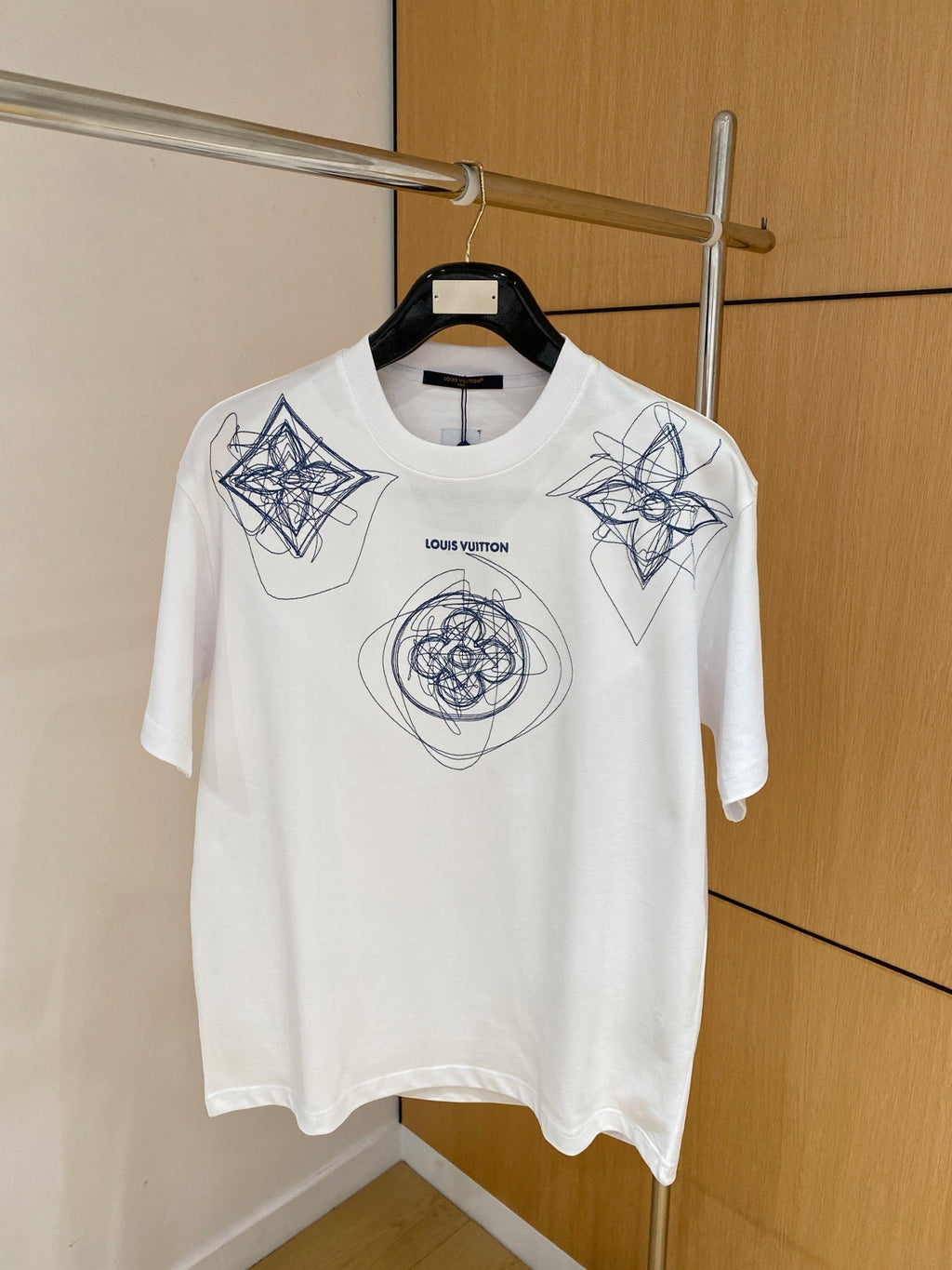 Loose fit short sleeved unisex