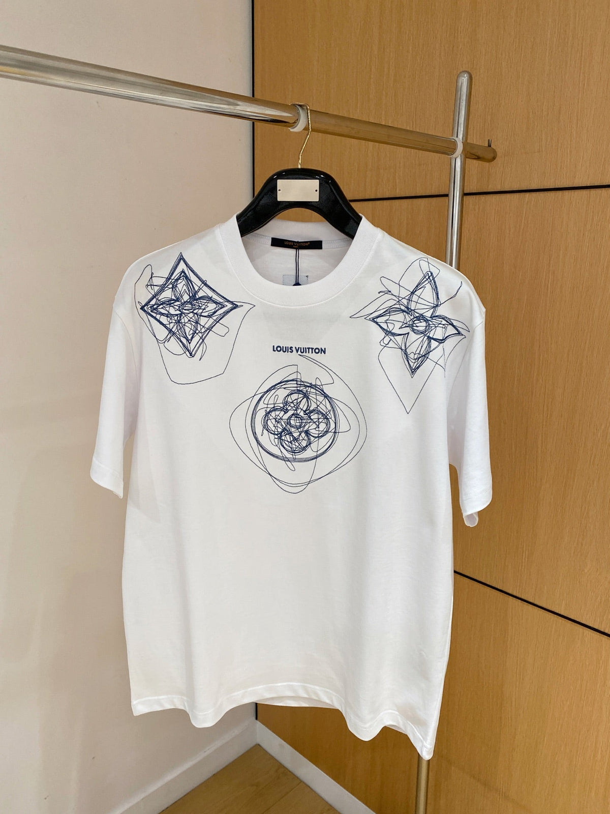 Loose fit short sleeved unisex