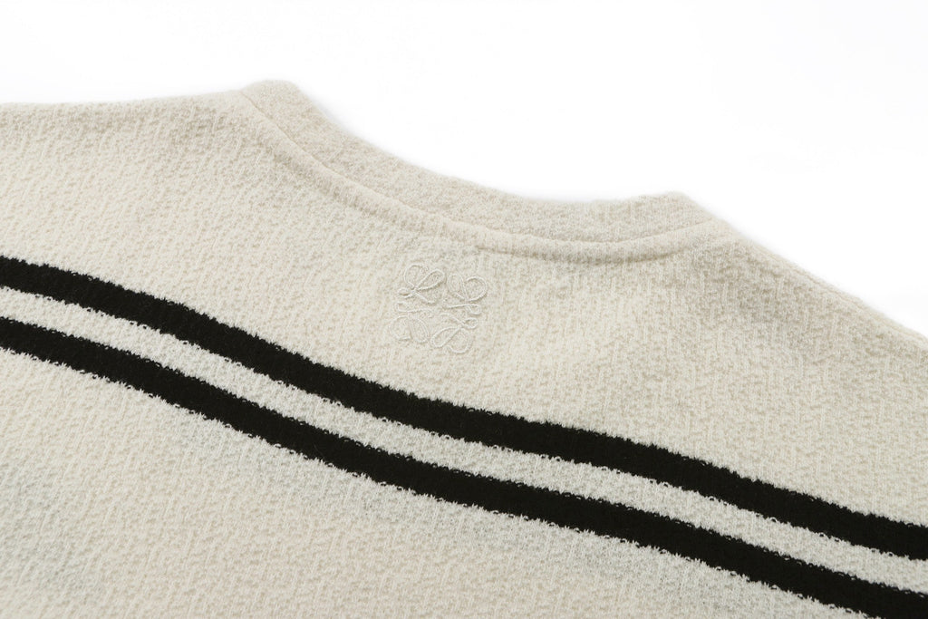 Lightweight textured wool round neck embroidered T-shirt