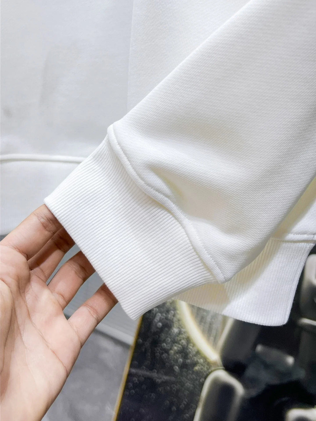 New long sleeved round neck sweatshirt