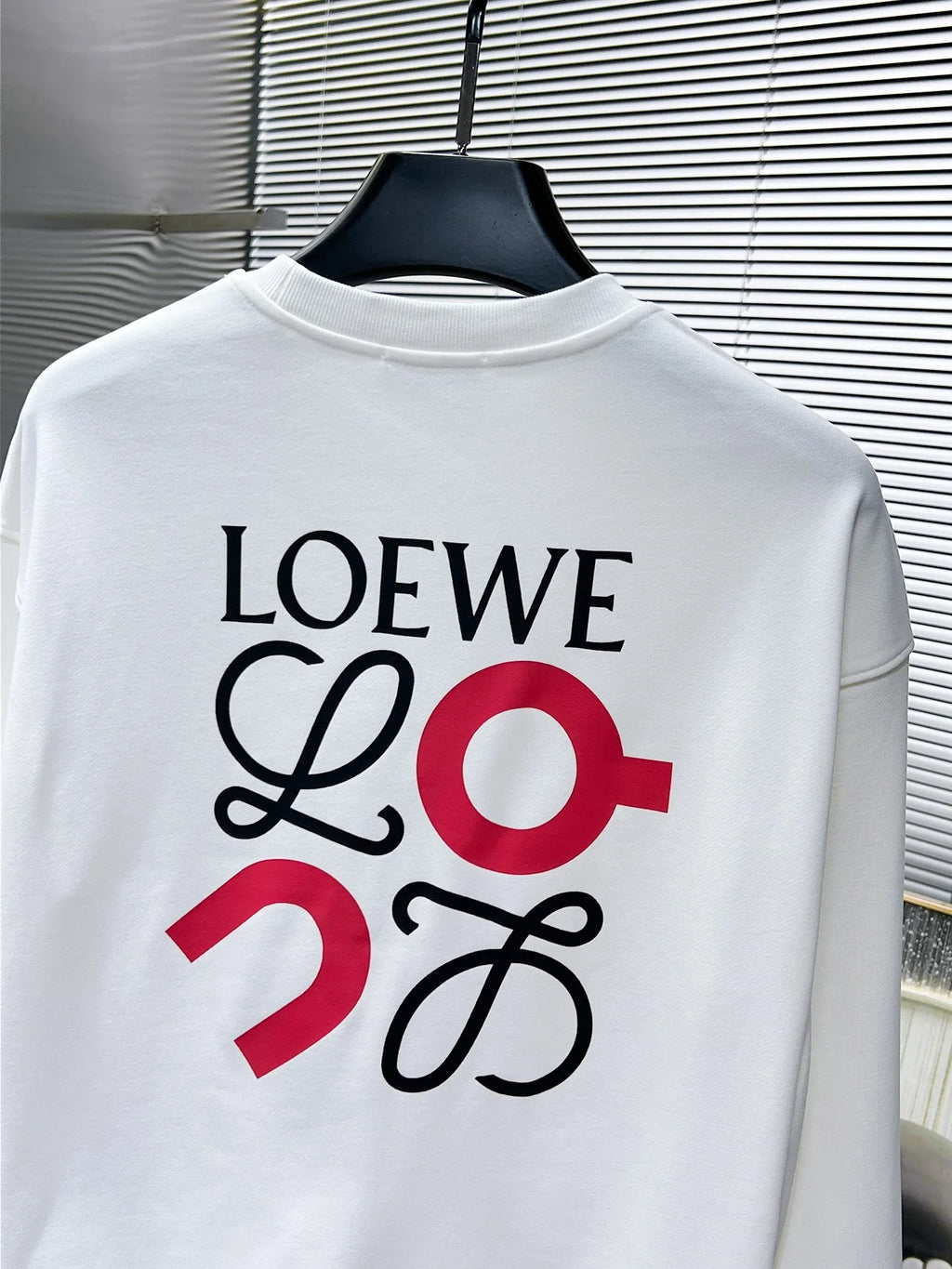 New long sleeved round neck sweatshirt