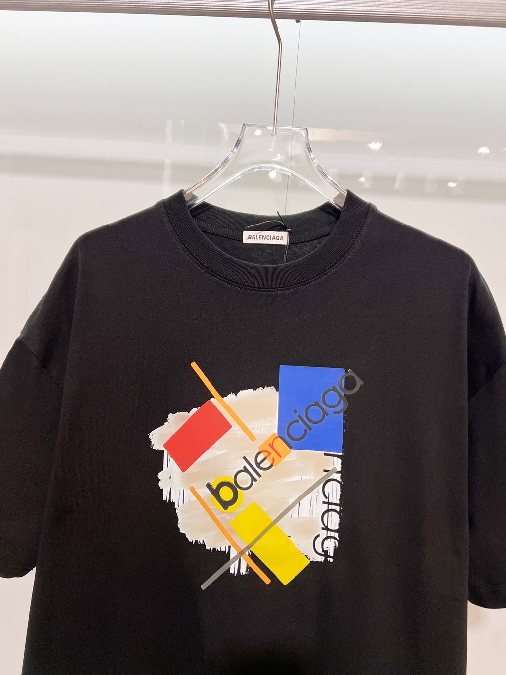 Color blocked graffiti letter round neck T-shirt