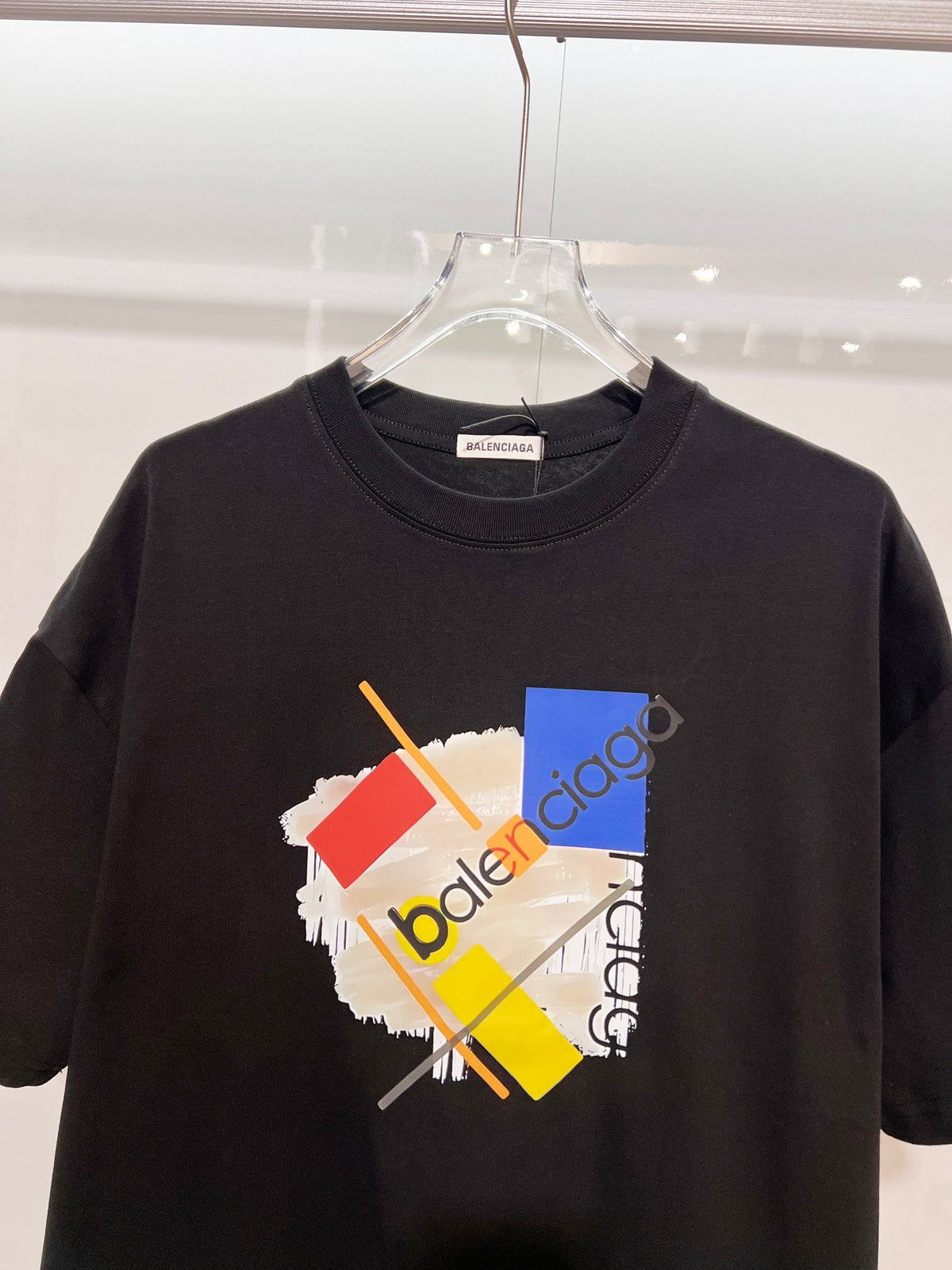 Color blocked graffiti letter round neck T-shirt