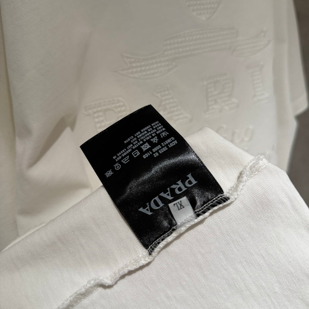 Front three-dimensional embroidery and back cloth embroidery T-shirt