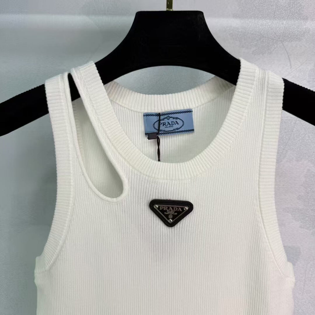 Classic Round-Neck Cut-Out Knit Vest