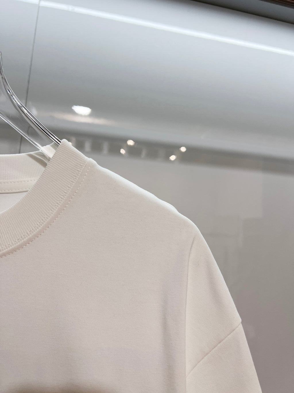 Simple color blocked offset letter round neck T-shirt