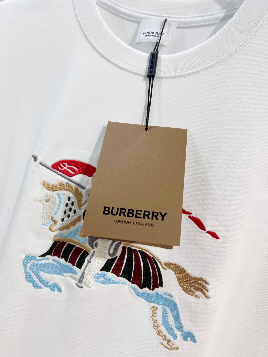 New color blocked ten thousand needle embroidered letter short sleeved shirt