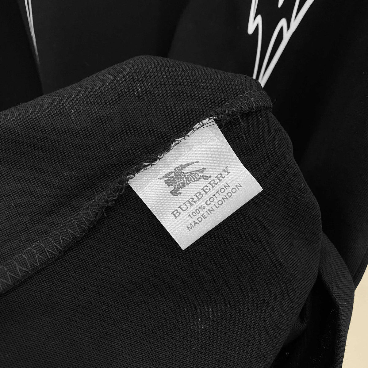 Chest sticker printed logo round neck short sleeved T-shirt 3