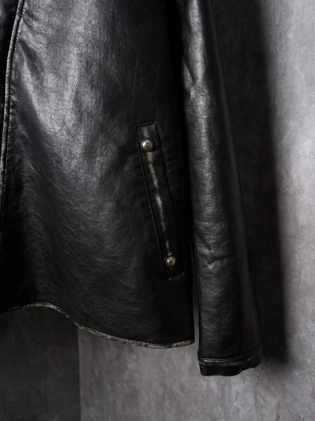 V-neck diagonal zipper used leather jacket