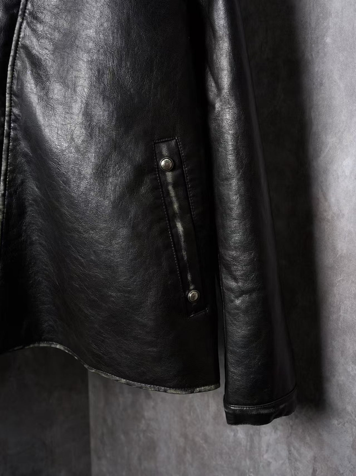 V-neck diagonal zipper used leather jacket