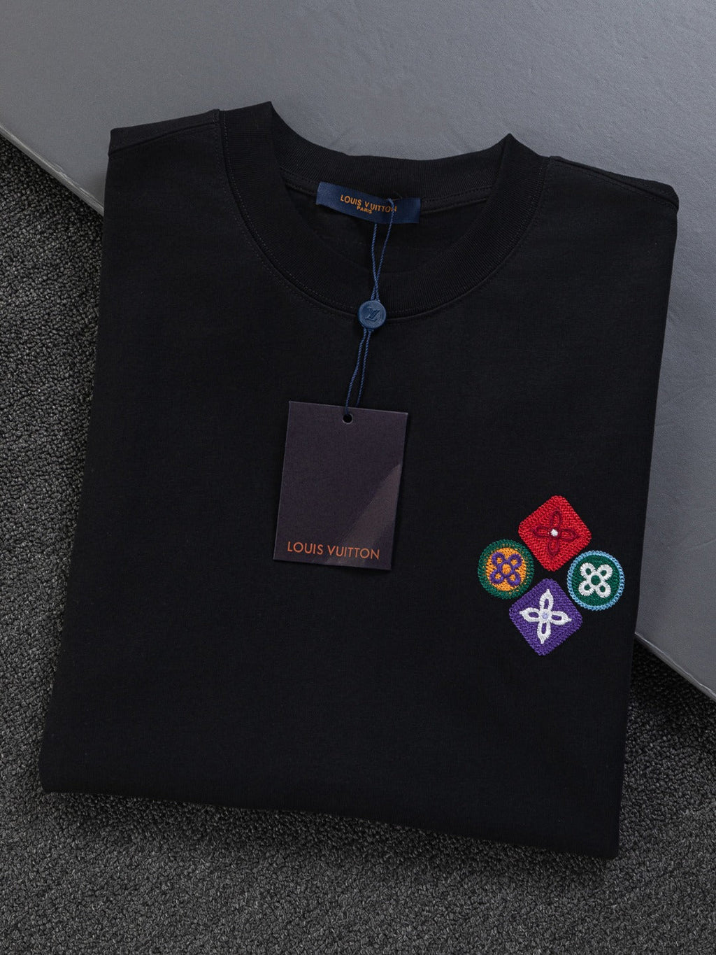 Four leaf clover embroidered round neck T-shirt