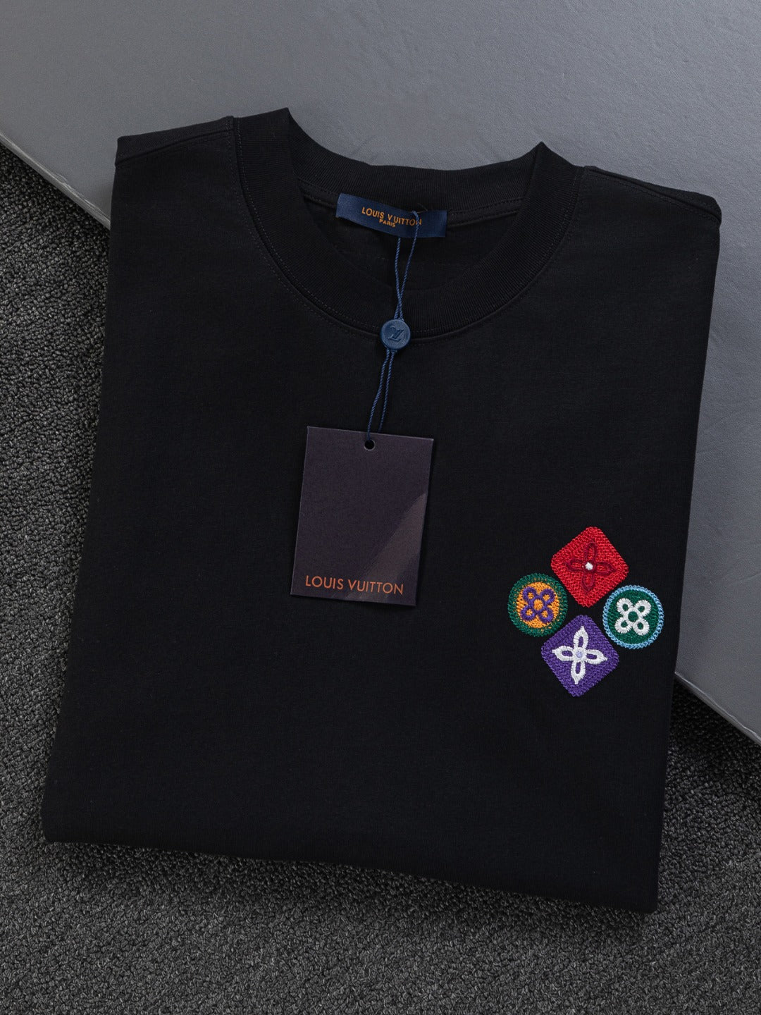 Four leaf clover embroidered round neck T-shirt