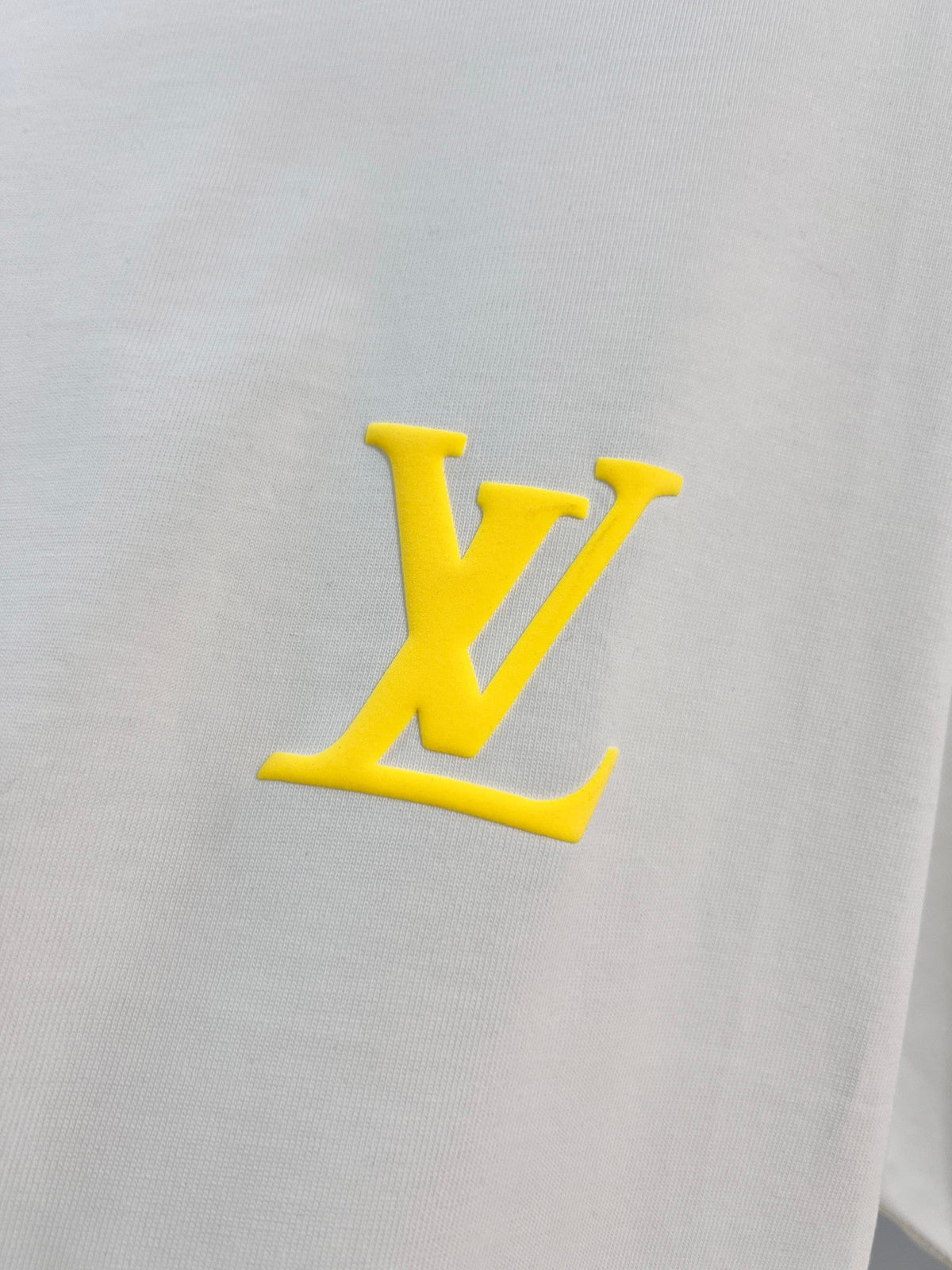 Three dimensional golden small LOGO color blocked offset printing pattern letter round neck T-shirt