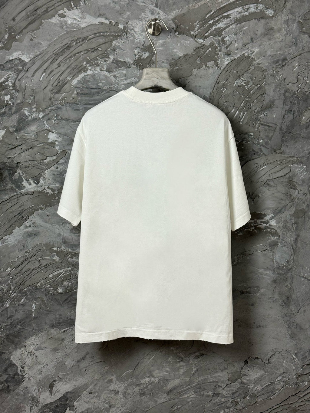 Classic short sleeved T-shirt with letter hot stamping technology