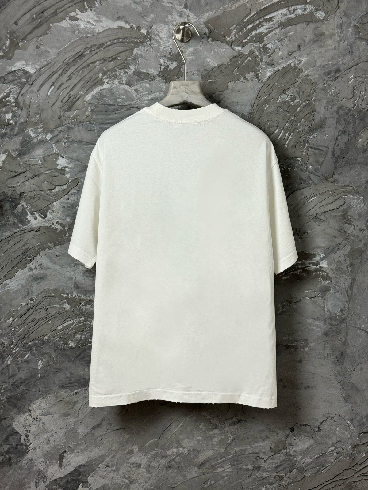 Classic short sleeved T-shirt with letter hot stamping technology