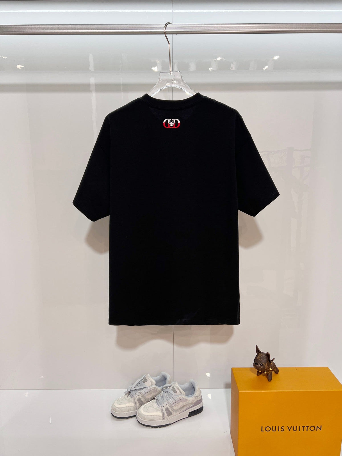 Embroidered bee letter short sleeved shirt