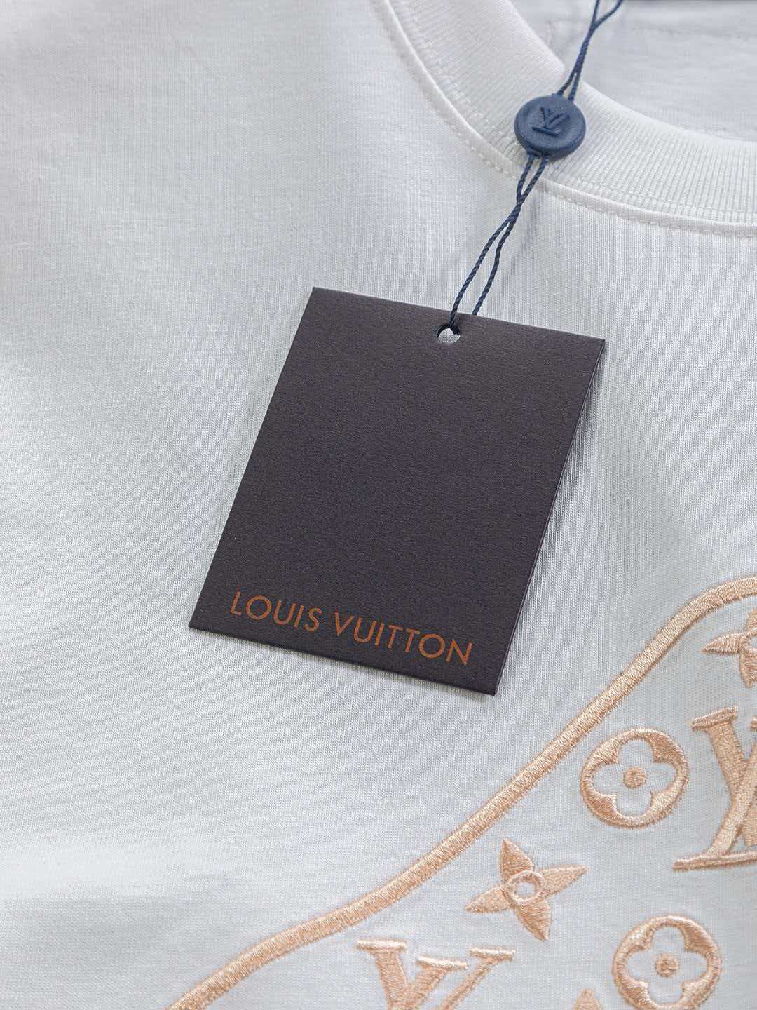 Mushroom on the chest 🍄 inlaid 🪡 Embroidered logo round neck short sleeved T-shirt