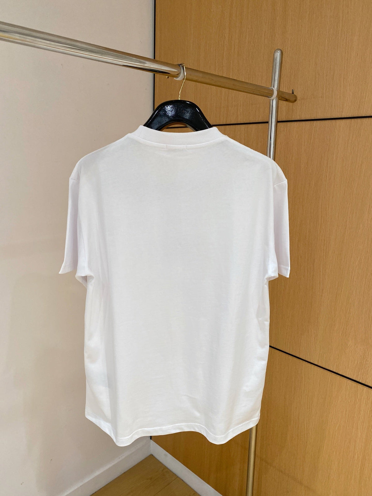 Loose fit short sleeved unisex