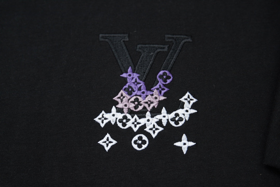 Contrast embroidered T-shirt