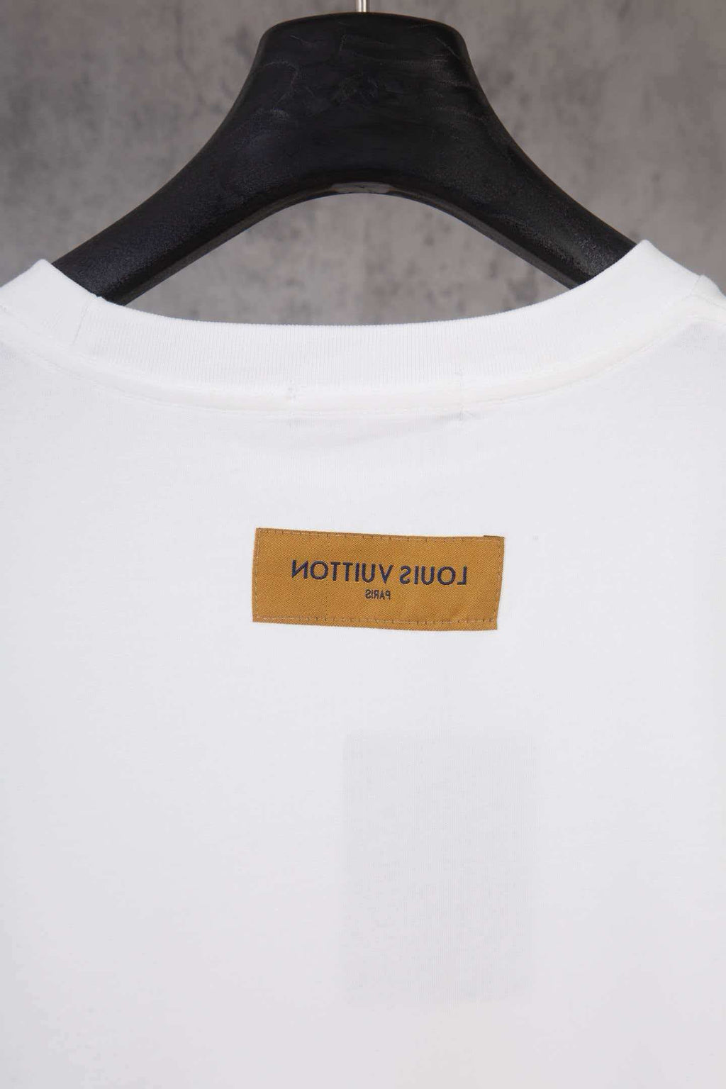 Embossed embossed short sleeved T-shirt