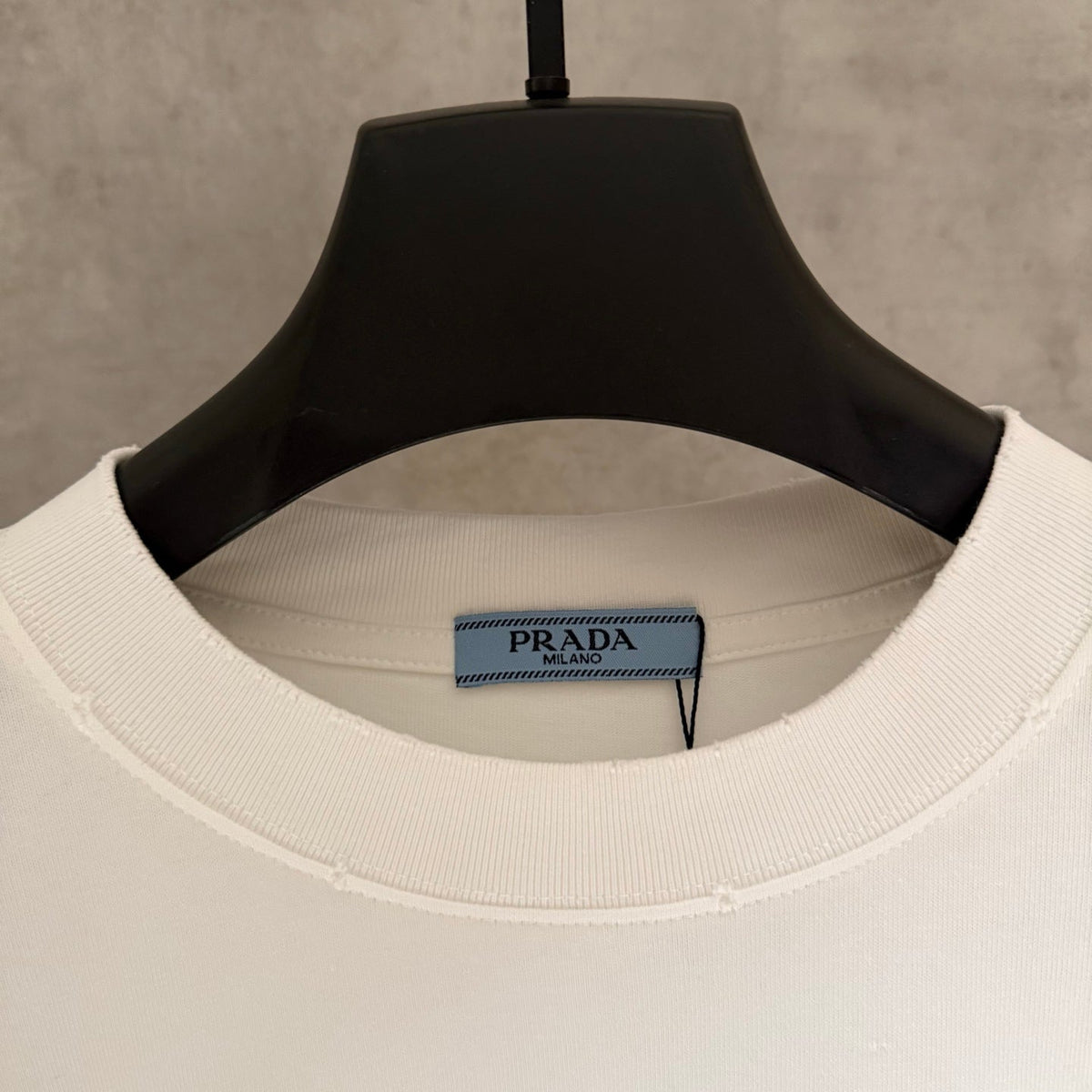 Front three-dimensional embroidery and back cloth embroidery T-shirt