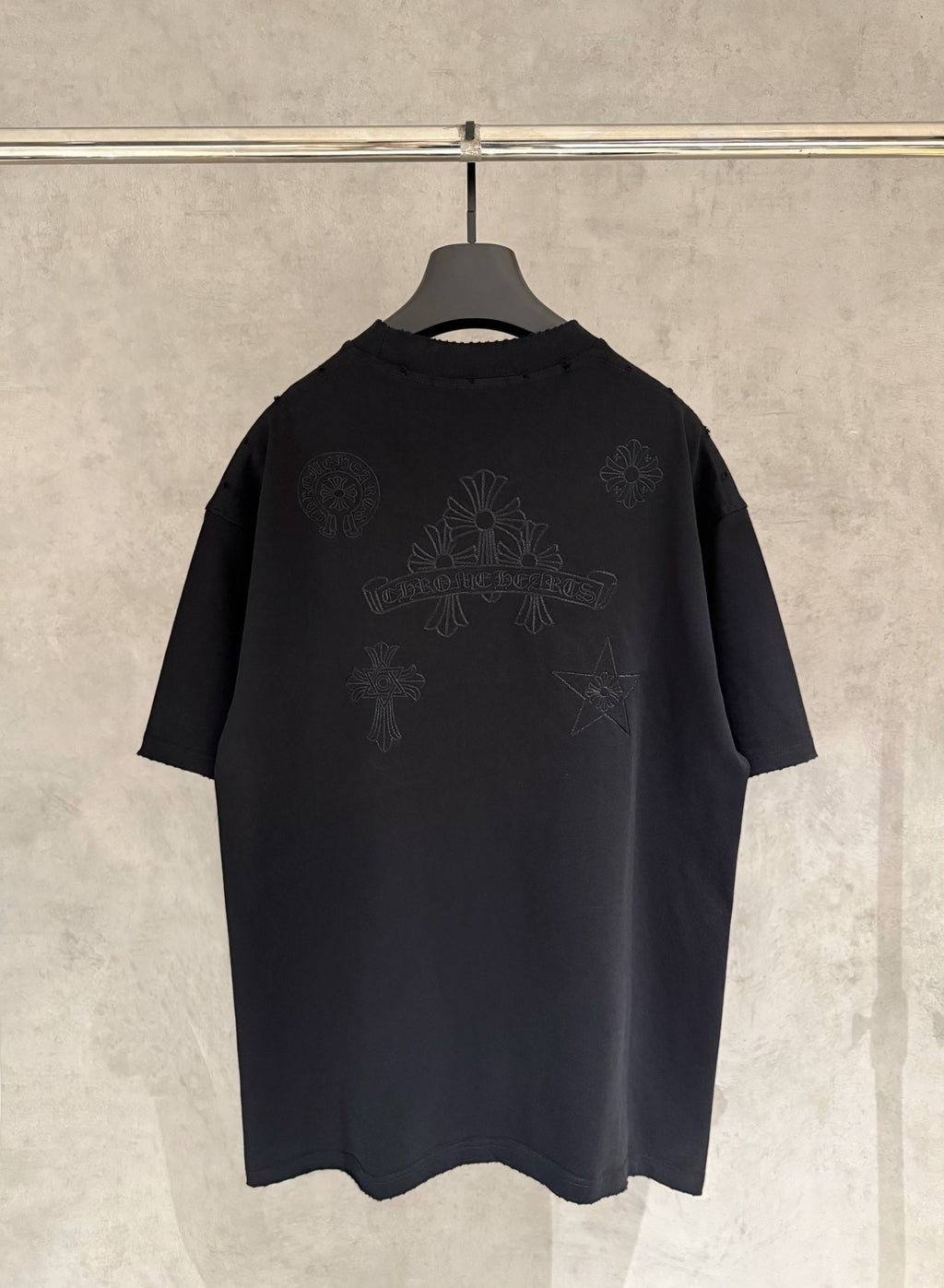 Embroidered short sleeved T-shirt