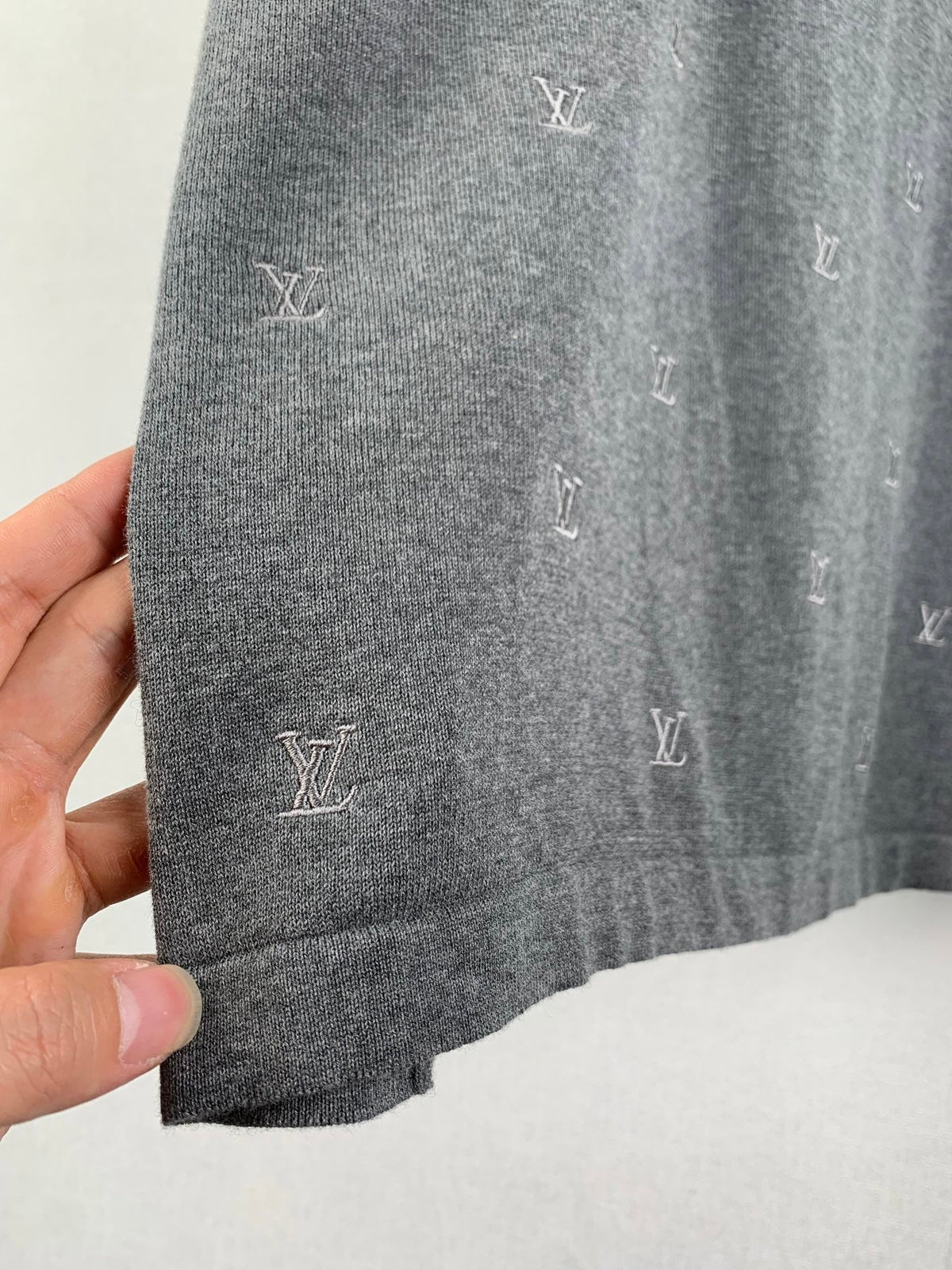 Small letter embroidered woolen short sleeved shirt