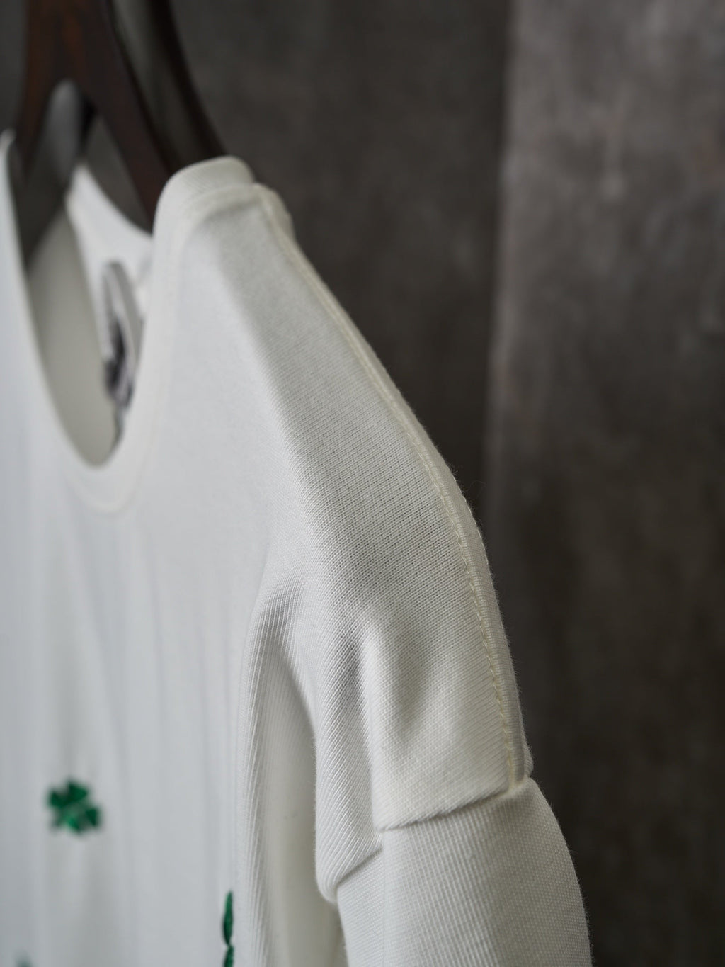 Four leaf clover embroidery pattern cotton loose round neck short sleeved T-shirt
