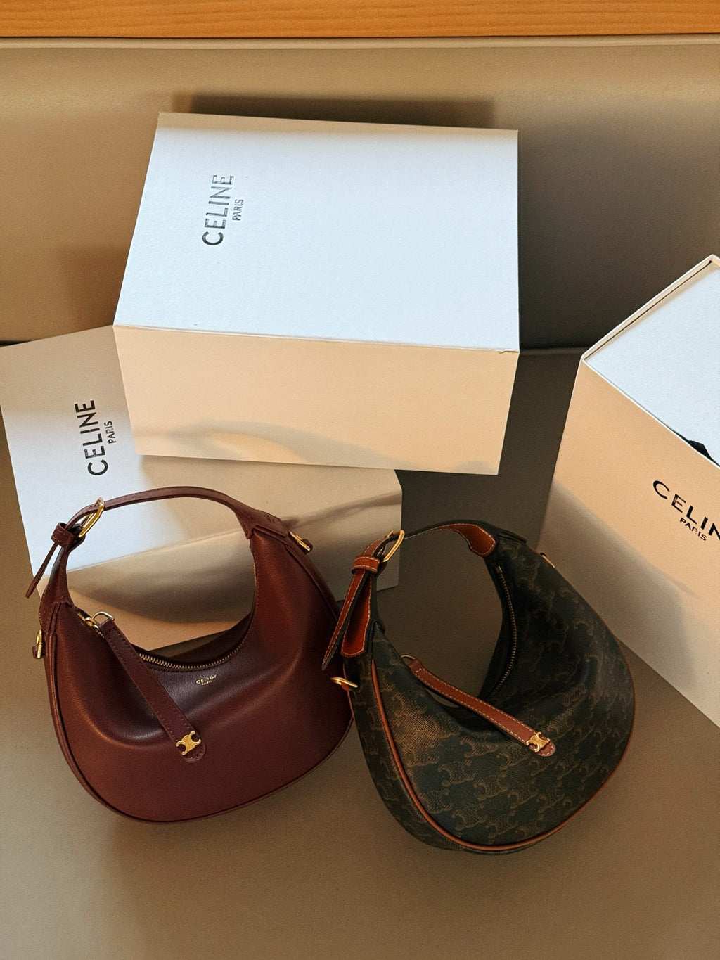 Crescent belt buckle armpit bag