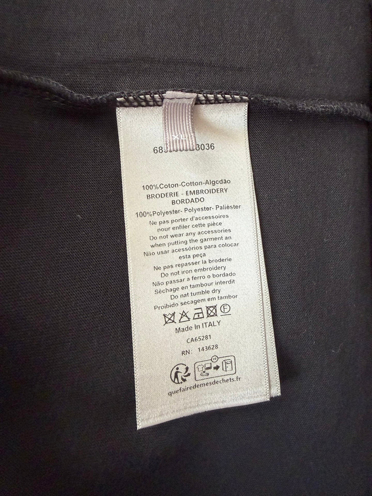 Short sleeved T-shirt with letter embroidery style