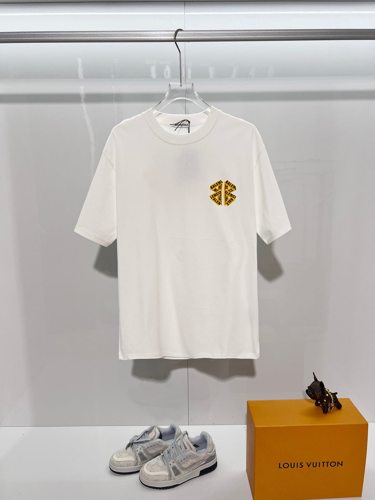Chest patch splicing yellow adhesive tape offset letter round neck T-shirt