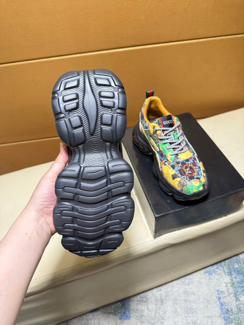 Unique modern style sports shoes