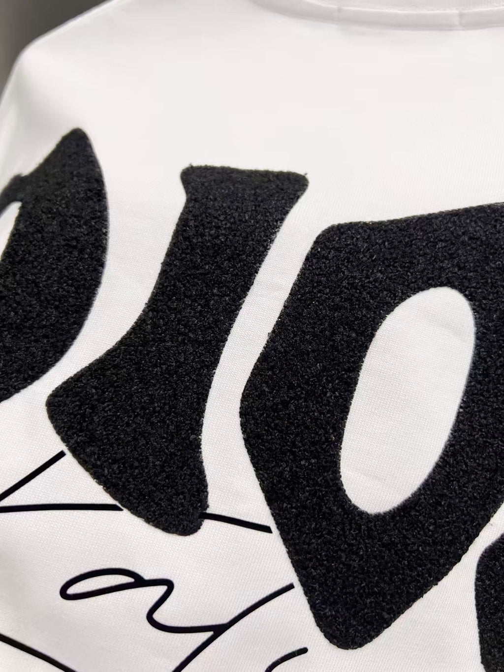 New letter sticker short sleeved shirt