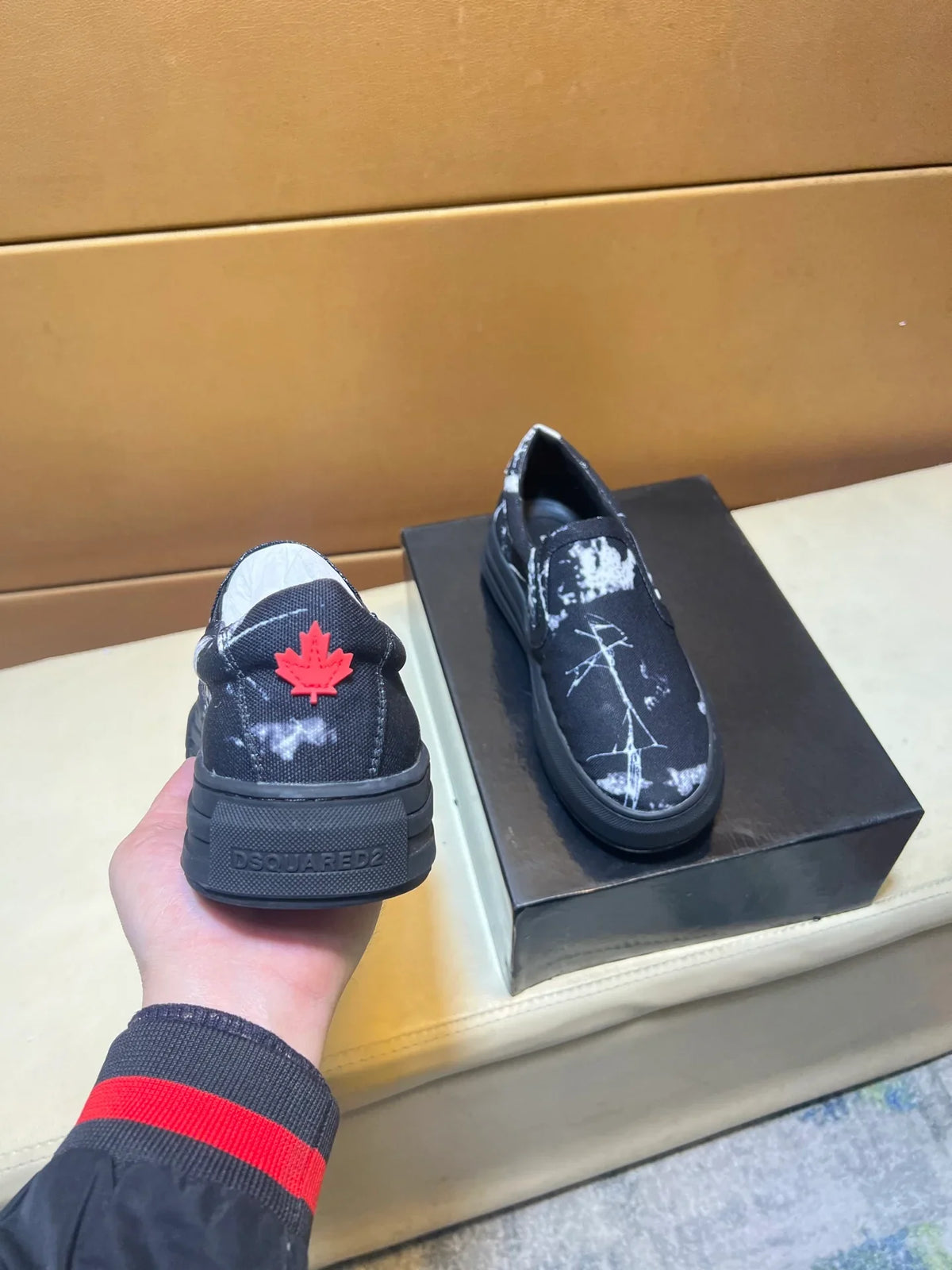 Modern style sports shoes