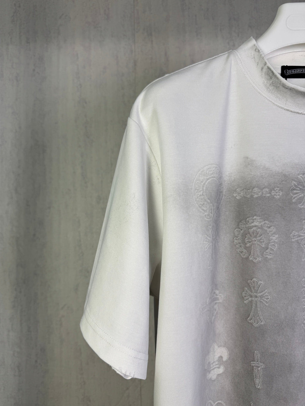 Burnt flower sticker embroidered round neck short sleeved T-shirt