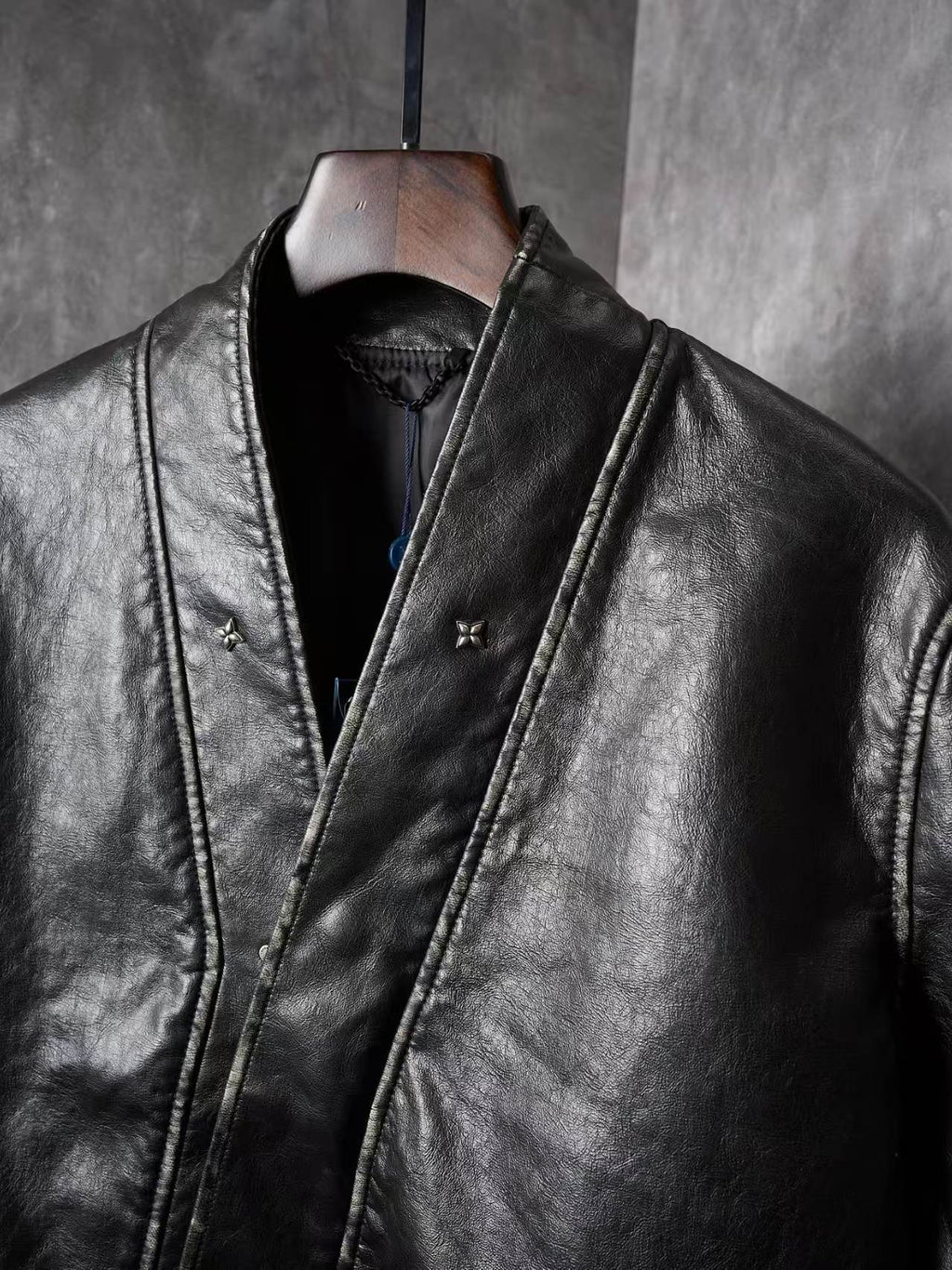 V-neck diagonal zipper used leather jacket