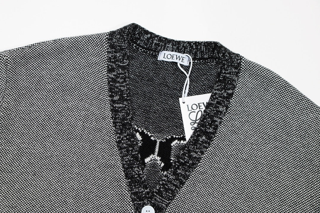 Customized cardigan with heavy craftsmanship