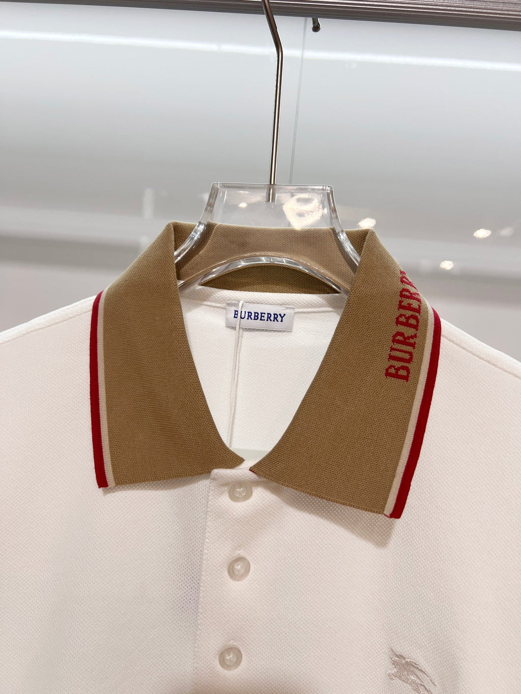 Color blocked flat machine collar with dark embroidery letters polo shirt