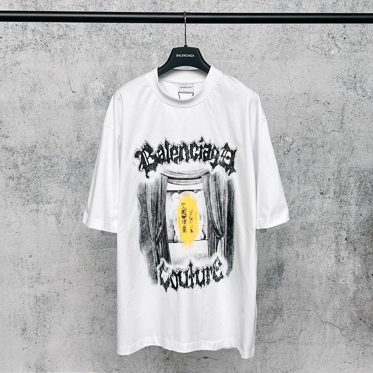 Wear out finished clothing, spray printed short sleeved T-shirt