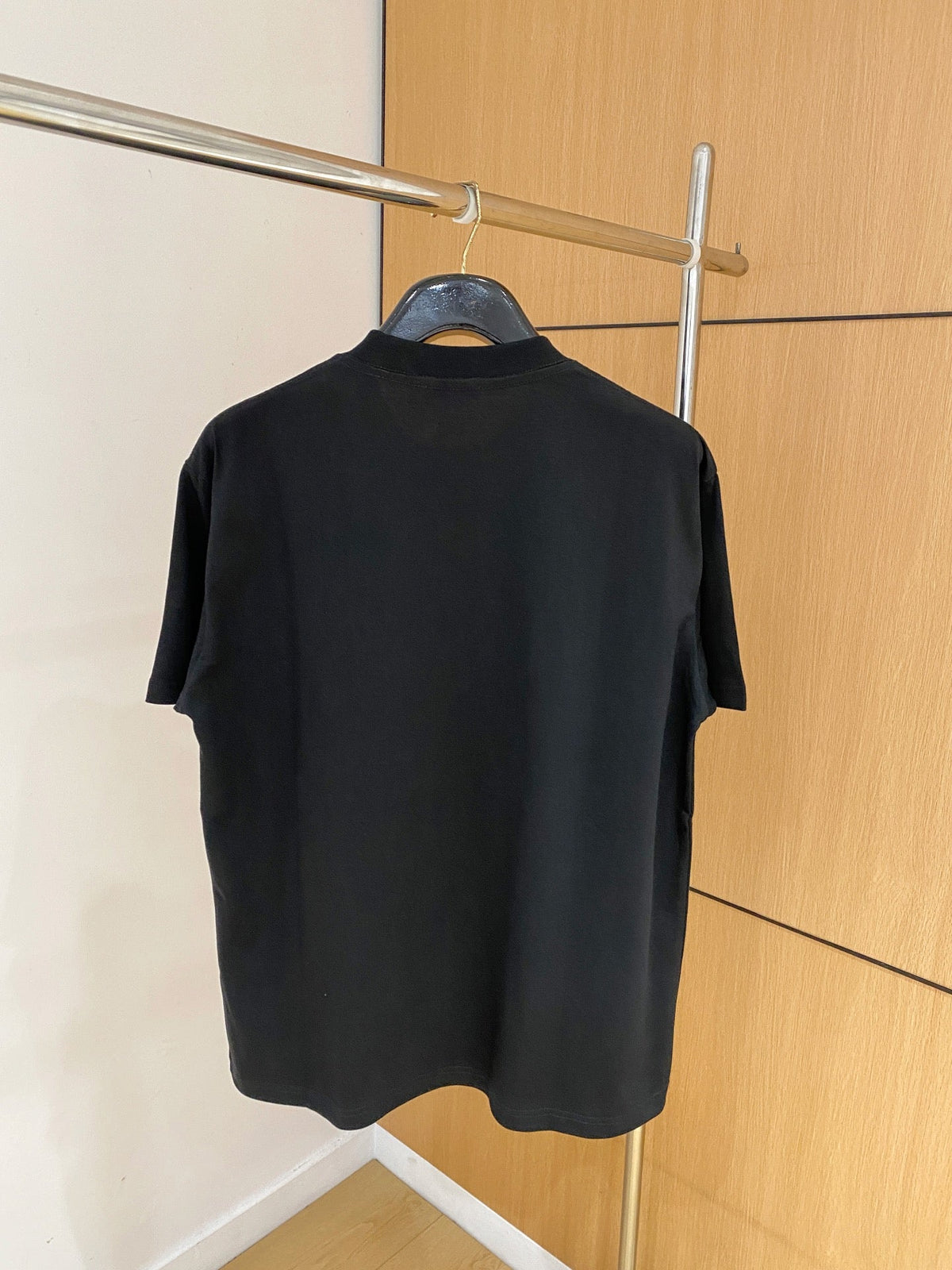 Loose fit short sleeved unisex