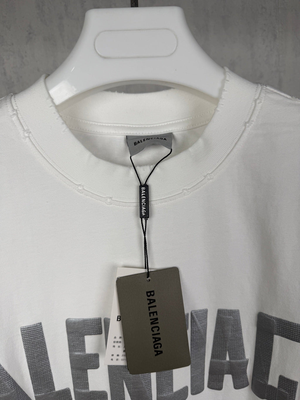 Adhesive tape letter pattern couple's short sleeved T-shirt