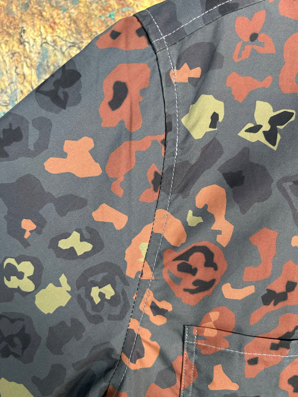 Leopard print camouflage LOGO lapel single breasted short sleeved shirt