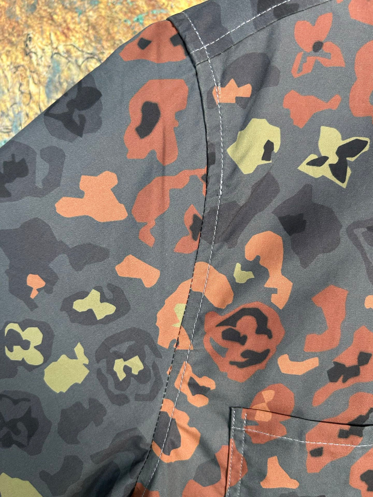 Leopard print camouflage LOGO lapel single breasted short sleeved shirt