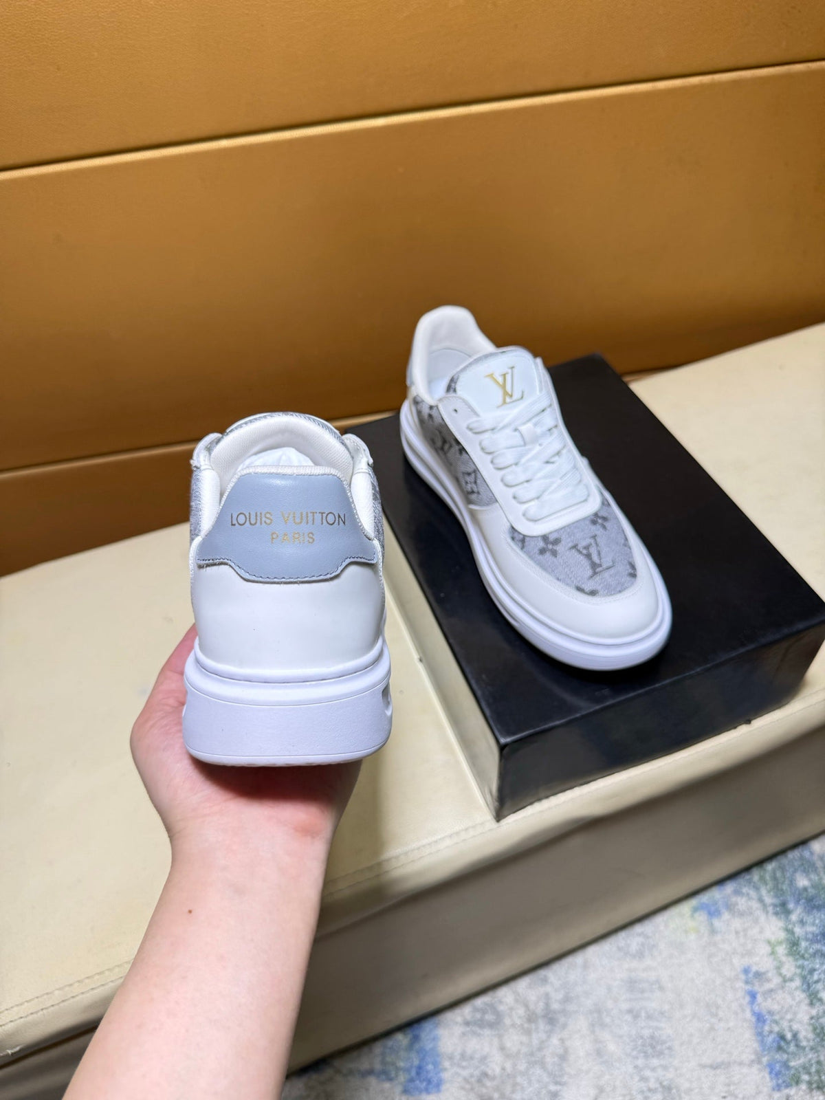 Unique modern style sports shoes