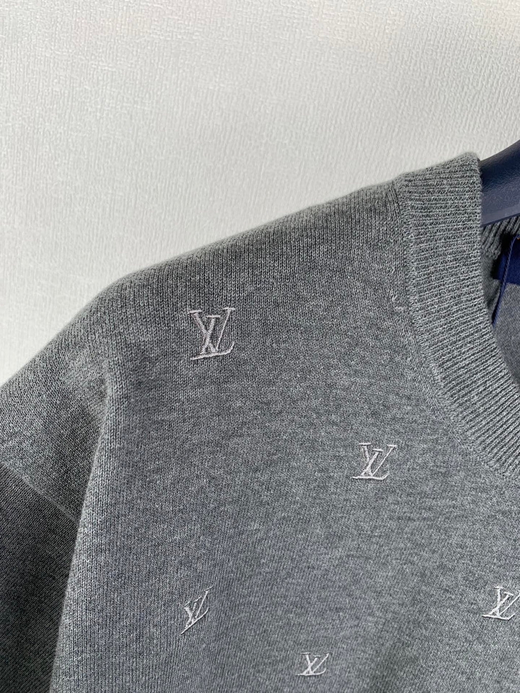 Small letter embroidered woolen short sleeved shirt